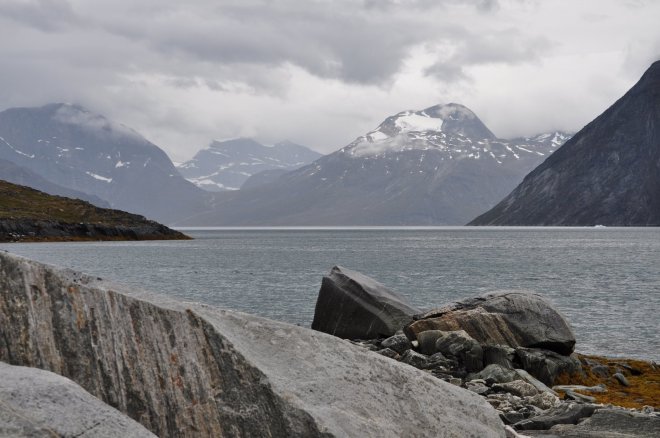 Represent this in a 5.5km grid cell, include glacier, sea and mountain...  Godthåbsfjord near Nuuk in August